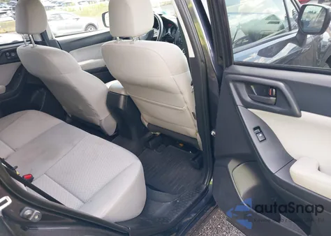 2015 Subaru Forester 2.5I Premium из США, поврежденный, VIN JF2SJADC8FH587964